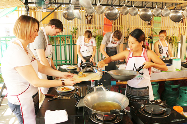 Clase-de-cocina-en-Camboya