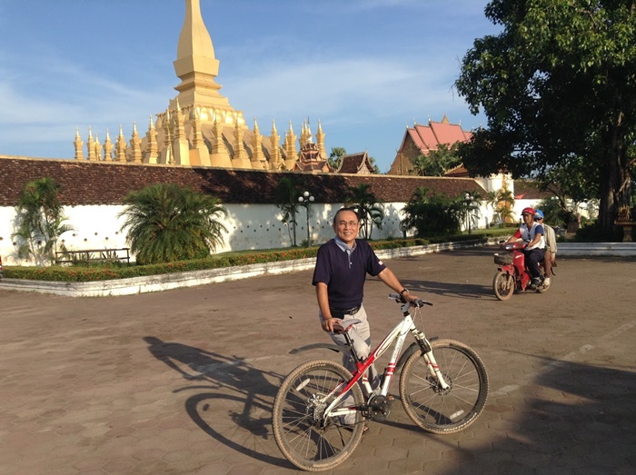 Montar-una-bicicleta-y-dar-un-paseo-por-Vientian