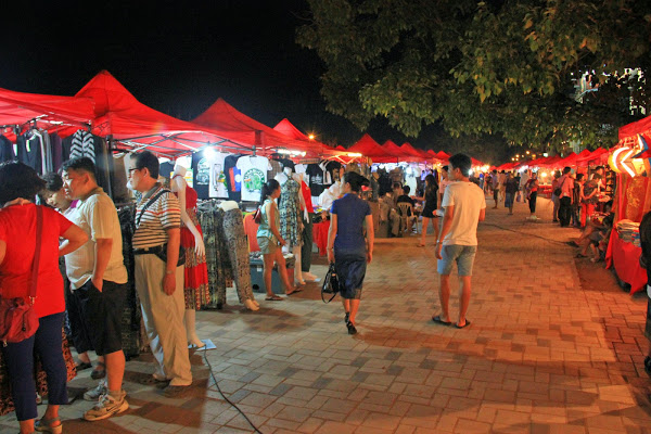 mercado-nocturno-en-Vientián