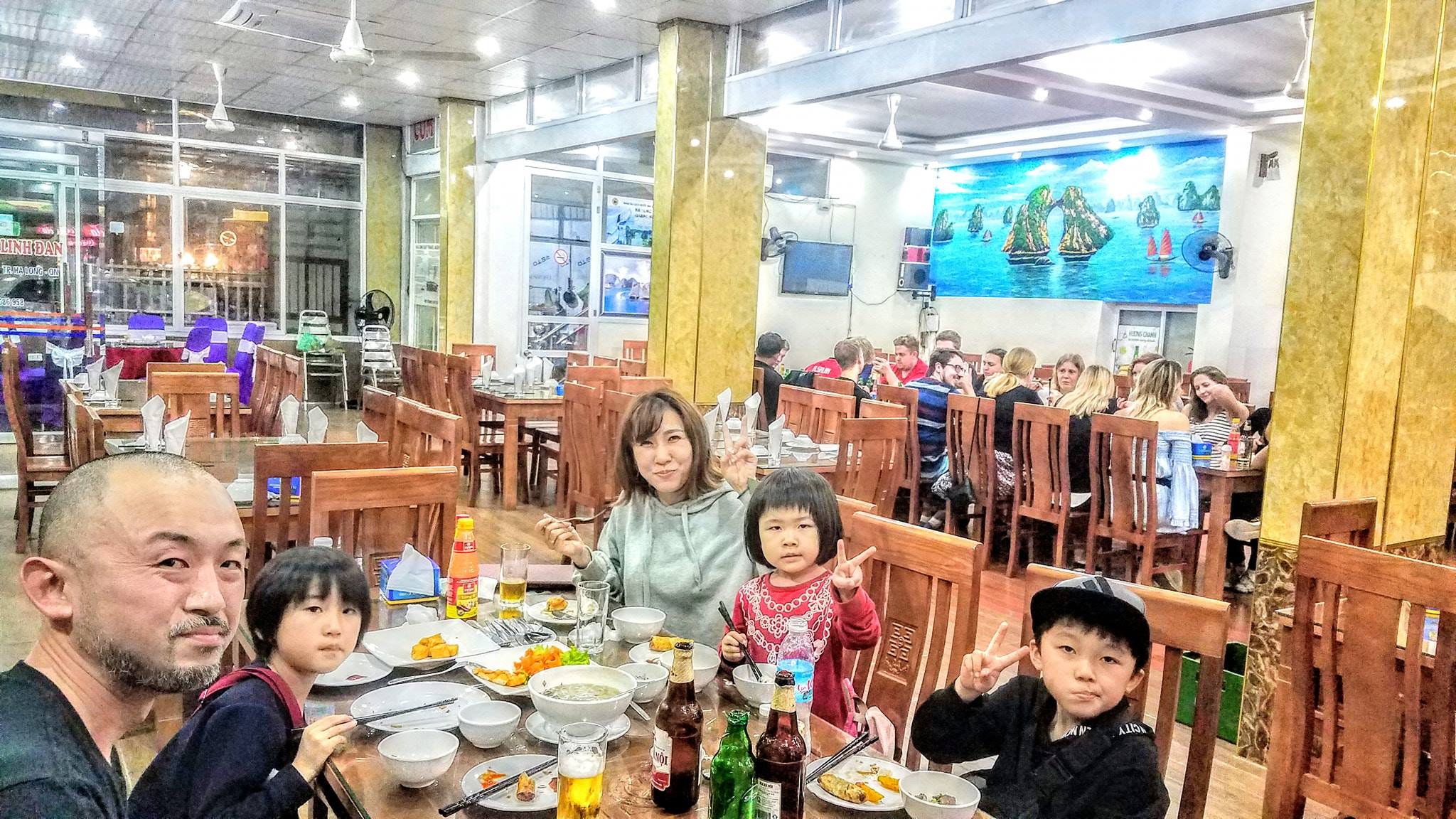 Restaurante-Linh-Dan-en-Ha-Long-Vietnam
