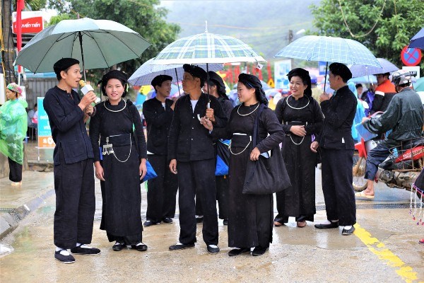 Trajes-tradicional-de-grupo-etnico-Tay-en-Vietnam