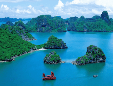 Sinfonía de Piedra y Agua en la Bahía de Halong