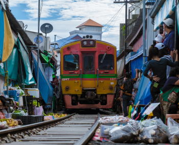 Mercado del ferrocarril de Maeklong