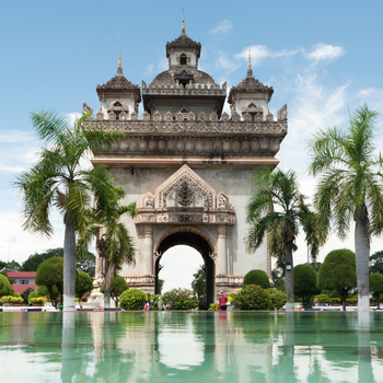 Luang Prabang – Vuelo a Vientiane – Recorrido de medio día por la ciudad