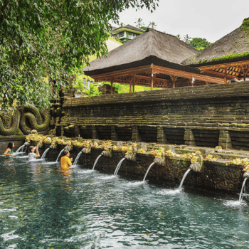 Pueblos artísticos - Templo de Tirta Empul - Volcán de Kintamani