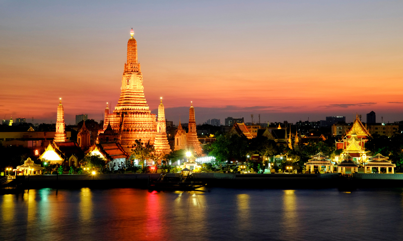 Wat Arun en el río Chao Phraya, viaje clásico